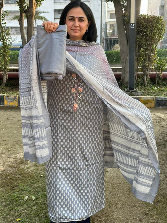 Elegant Cotton Suit Set with Floral Neck Embroidery